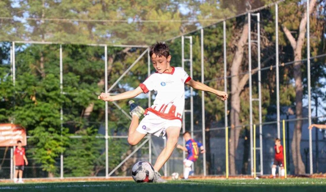 Antalya’da Çocuklara Yönelik Futbol Akademisi Yeni Sezonla Başladı Antalya Büyükşehir
