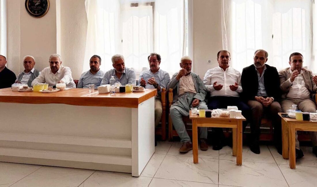 Bismil’de Aluç Mahalle Muhtarı Hikmet Çelebi İçin Taziye Ziyareti Ak