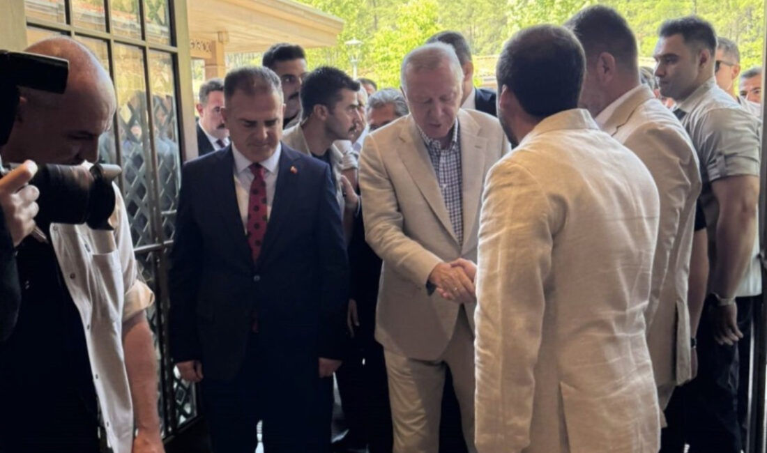 Flaş Gelişme: Cumhurbaşkanı Erdoğan’ın Yazlık Takım Elbisesi Gündem Oldu Yazlık