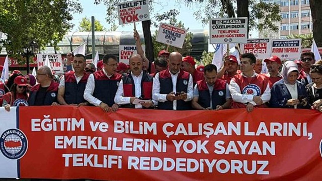 1755399629 MEB Calisanlari 18 Agustosta Atama ve Mufredat Icin Is Birakiyor
