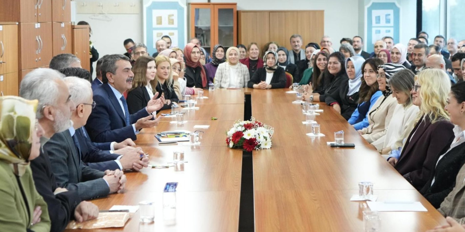 2025 YILI ÖĞRETMENLİK MESLEĞİ KARİYER BASAMAKLARI KILAVUZU YAYIMLANDI