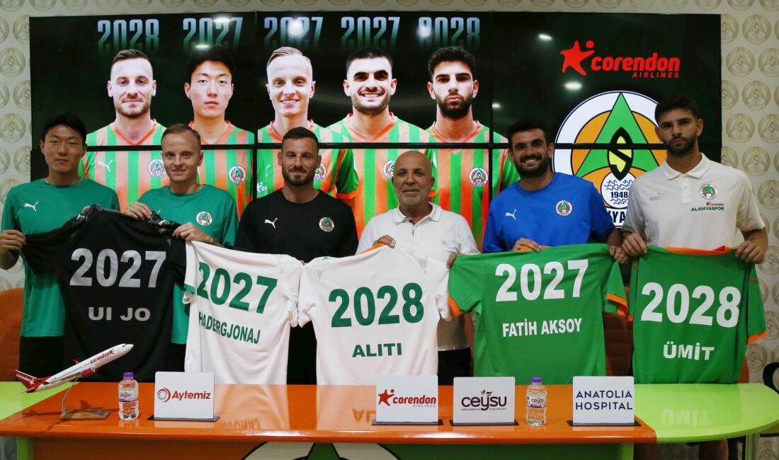 Alanyaspor’dan Önemli İmza Töreni: 5 Futbolcu ile Sözleşme Uzatıldı Cengiz
