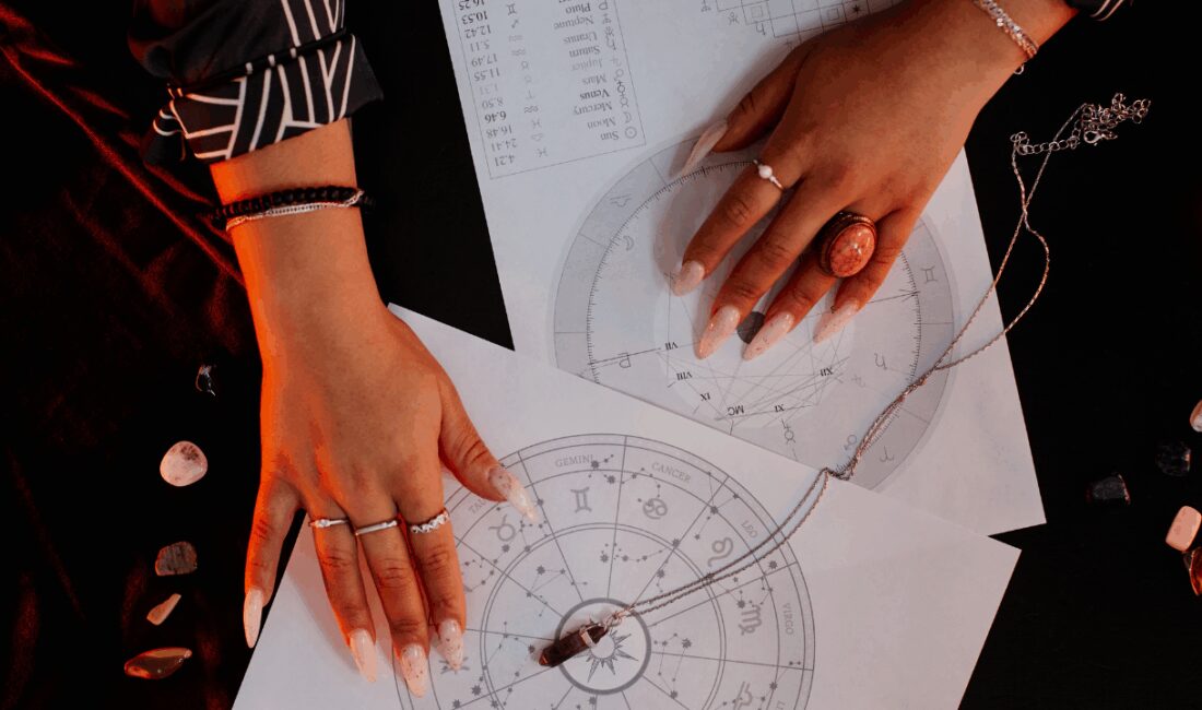 Hindistan’da 7 Milyar Dolarlık Astroloji Pazarı: Aşk, Yatırım ve Kariyerin