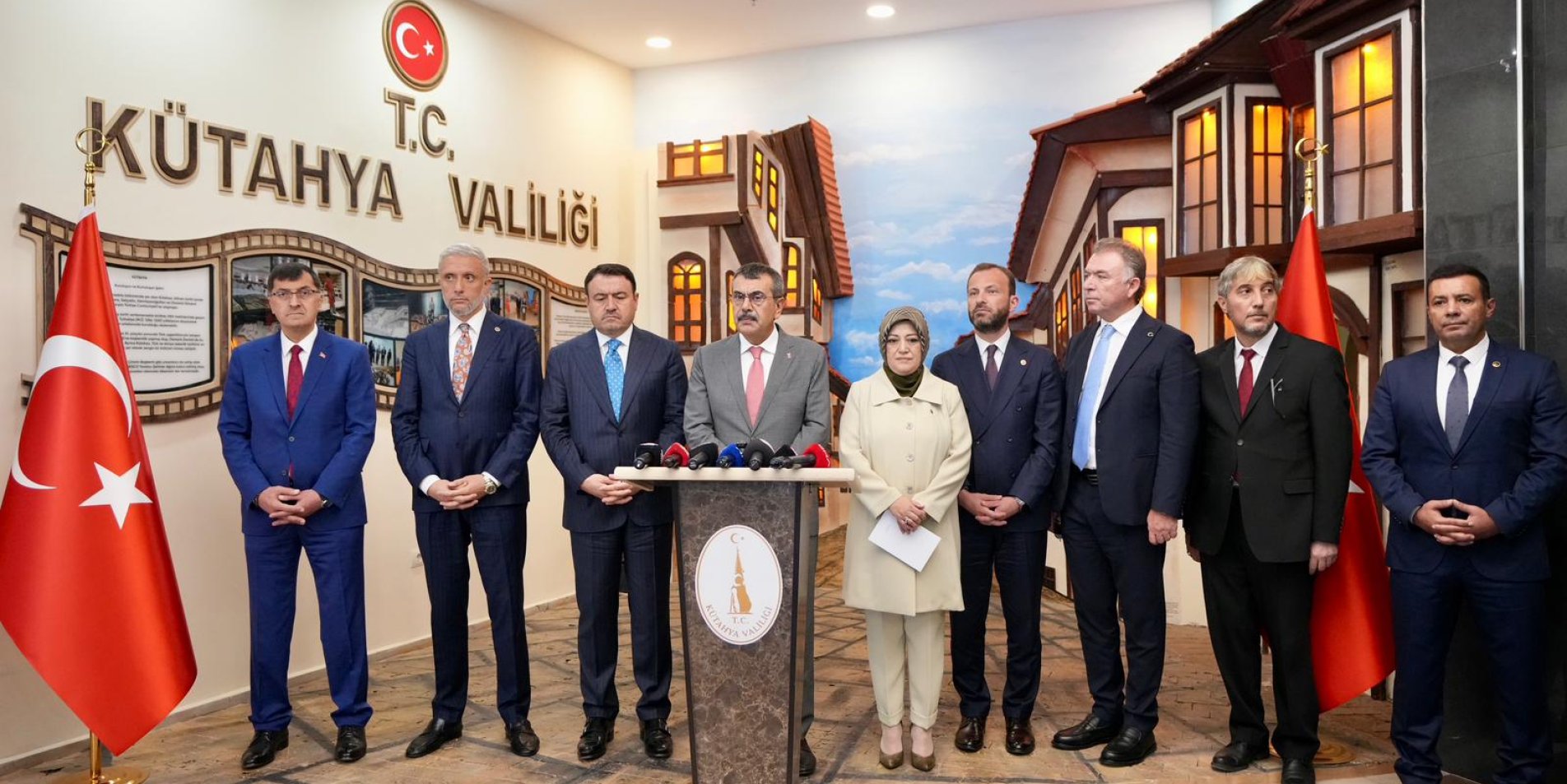 BAKAN TEKİN, KÜTAHYA