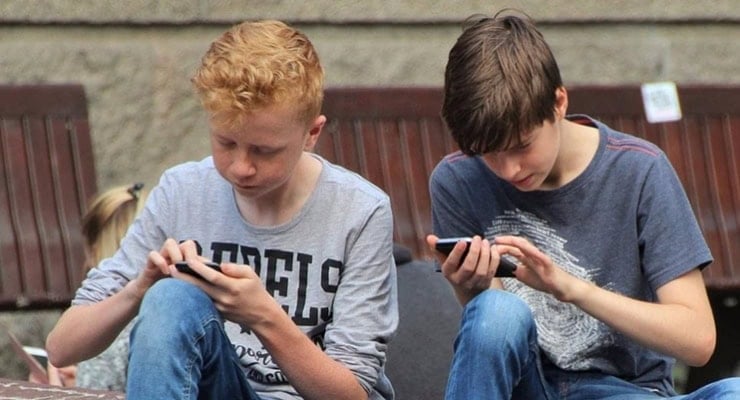 Belçika’da Okullarda Cep Telefonu Kullanımına Yasak Getirildi 2025-2026 Eğitim Yılından