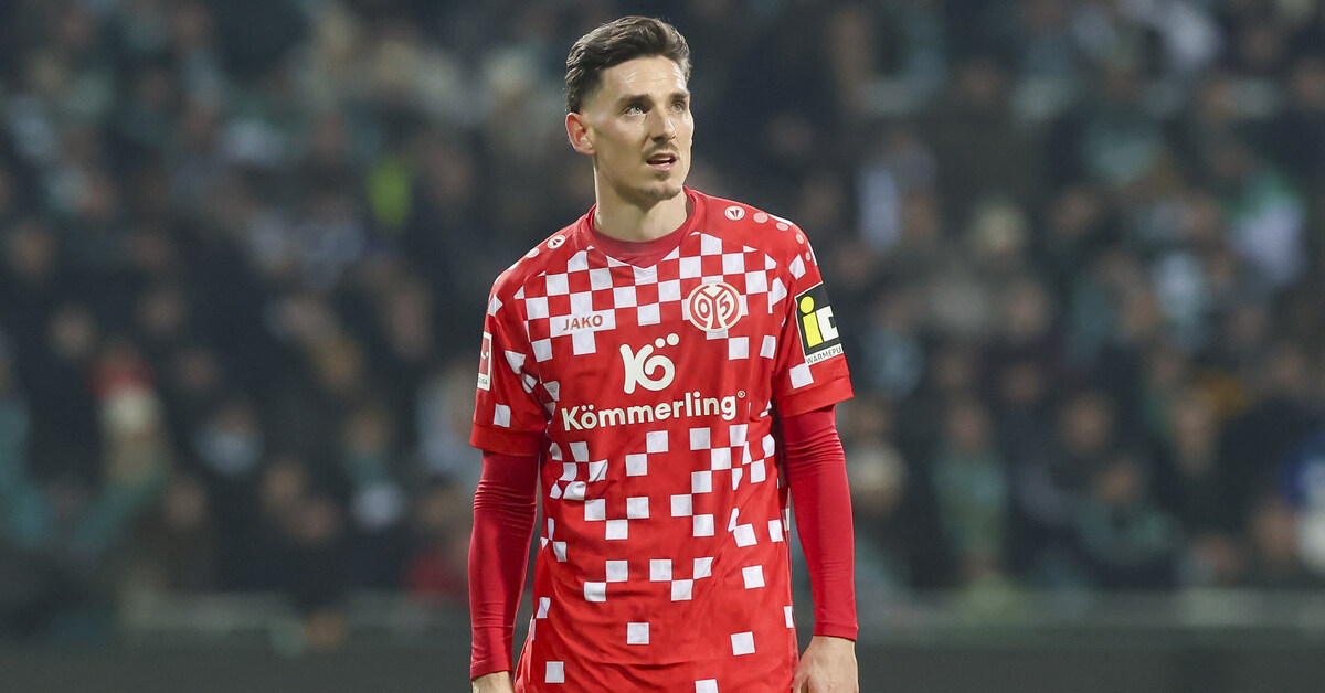 Besiktastan Sag Bek Transferinde Anthony Caci Ile Gol Hamlesi