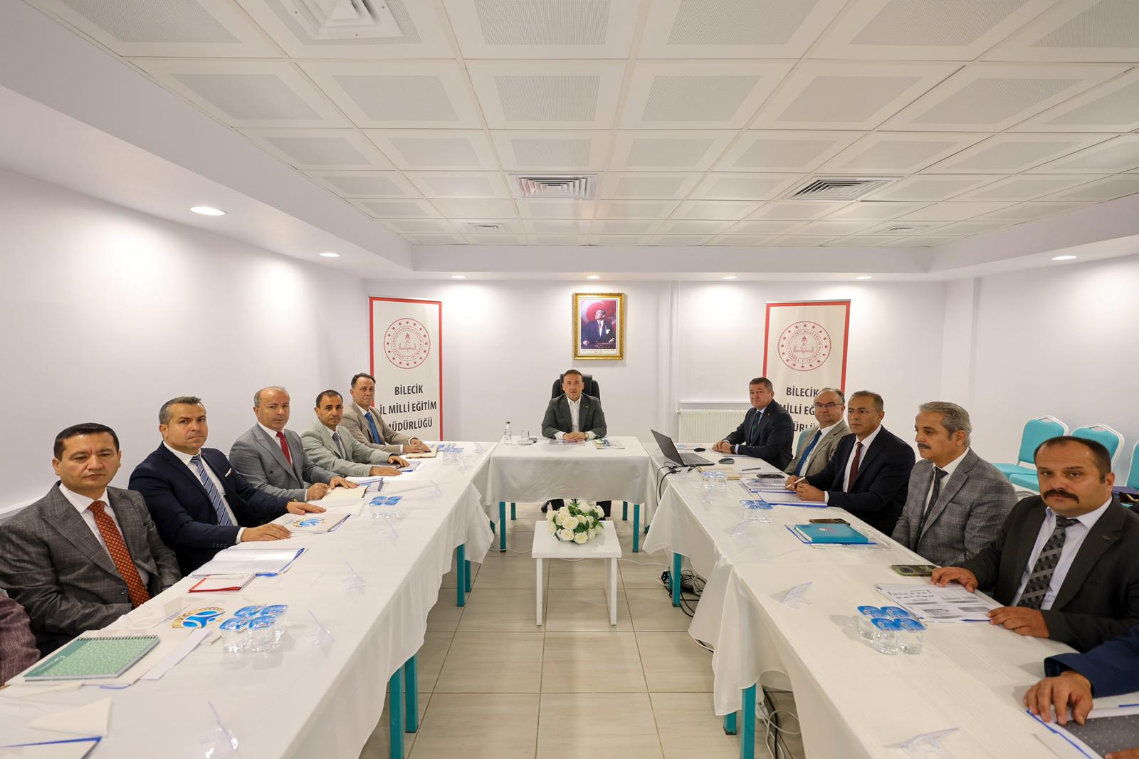 Bilecikte Egitimde Yenilikler Vali Sozer MEBle Gundemi Degerlendirdi