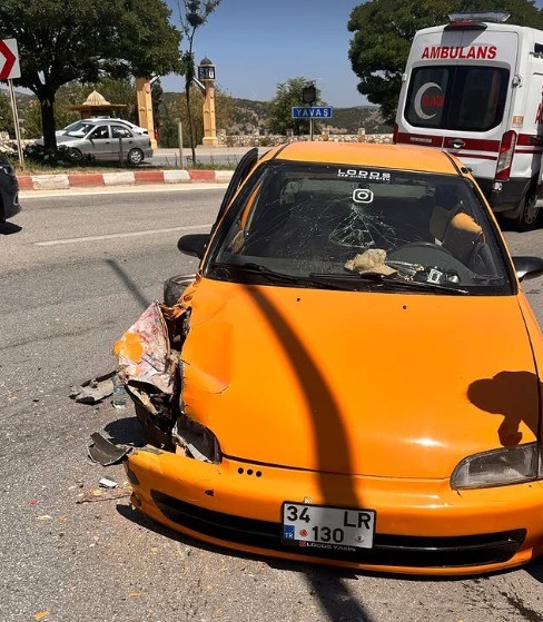 Bilecik’te Trafik Kazası: İki Yaralı Kazanın Detayları Bilecik-Bozüyük-Eskişehir karayolu Akasya