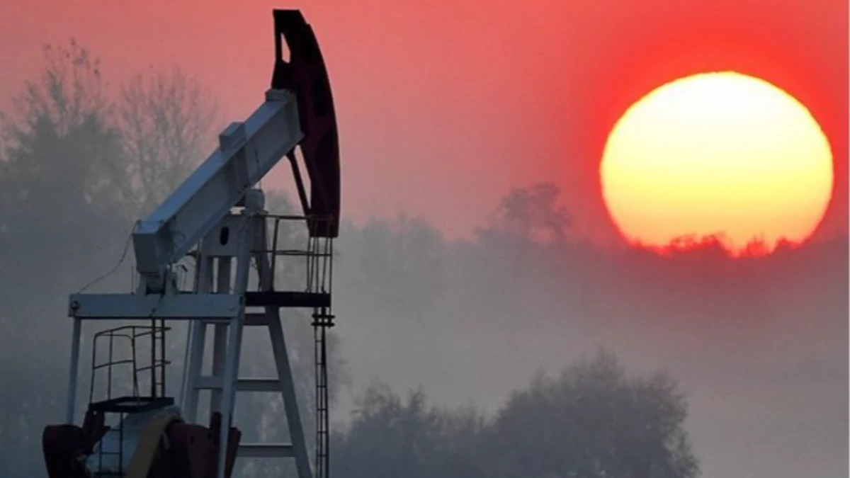 Brent Petrol Fiyatlari Agustosta 4 Dolar Gerileyerek Ekonomiyi Sarsiyor.webp