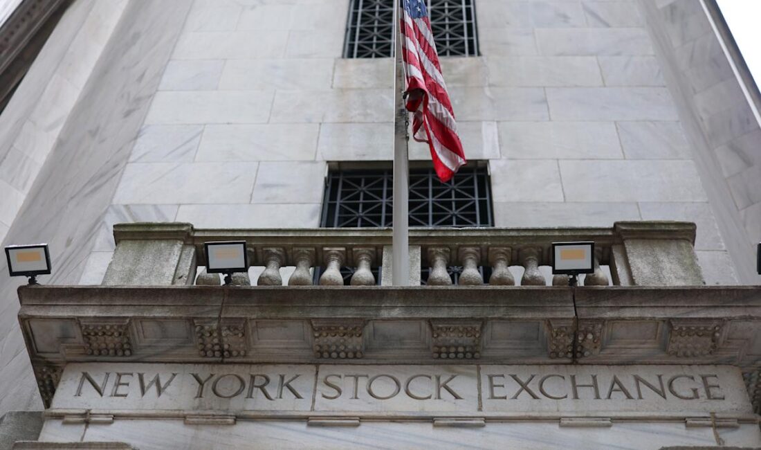 Wall Street’de Kırılgan Hareketler: Dow, S&P 500 ve Nasdaq Gelir