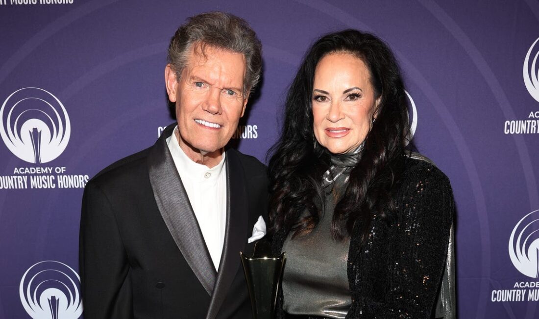 Randy Travis’ün Eşi Mary, Sanatçının Hayatta Kalma Mücadelesini Paylaşıyor Hayat