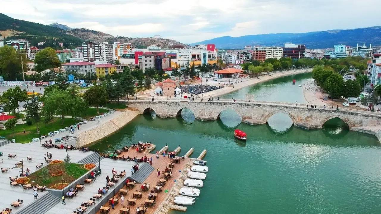 Buyuklugu Sok Eden Deprem 120 Bin Can Kaybi ve Hastanelerde
