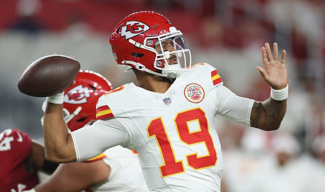 Kansas City Chiefs’in QB3 Yarışı: Chris Oladokun ve Bailey Zappe