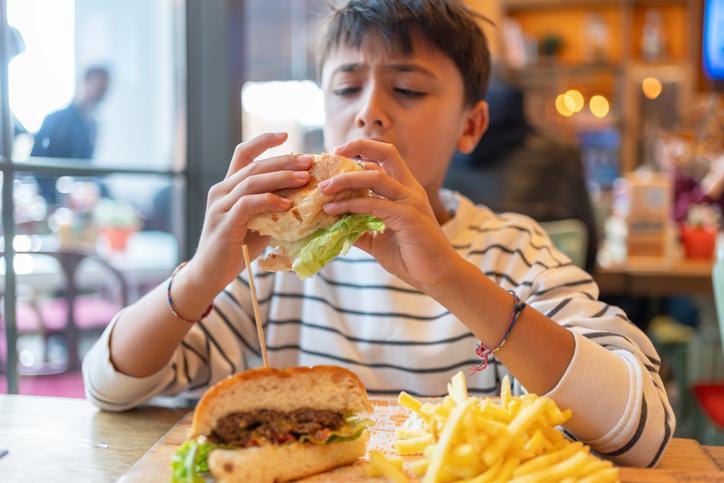 Çocuklarda Obezite ve İnsülin Direnci Riski: Uzmanlardan Ailelere Önemli Uyarılar