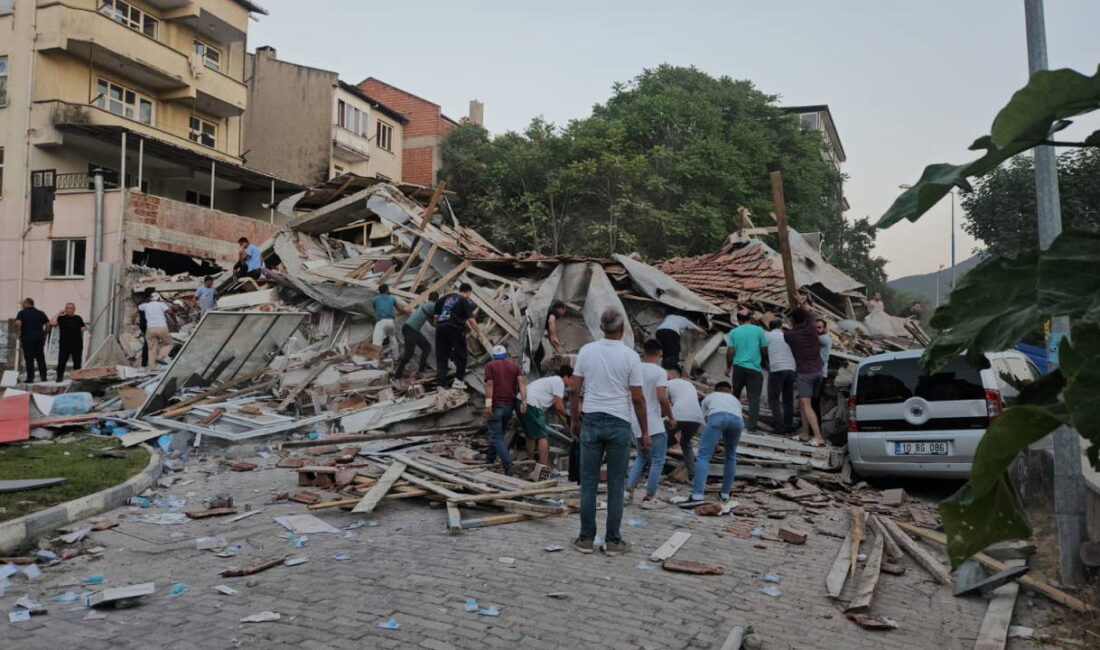 Balıkesir’de 6,1 Büyüklüğündeki Deprem Sonrası Hasar Tespit Çalışmaları Devam Ediyor