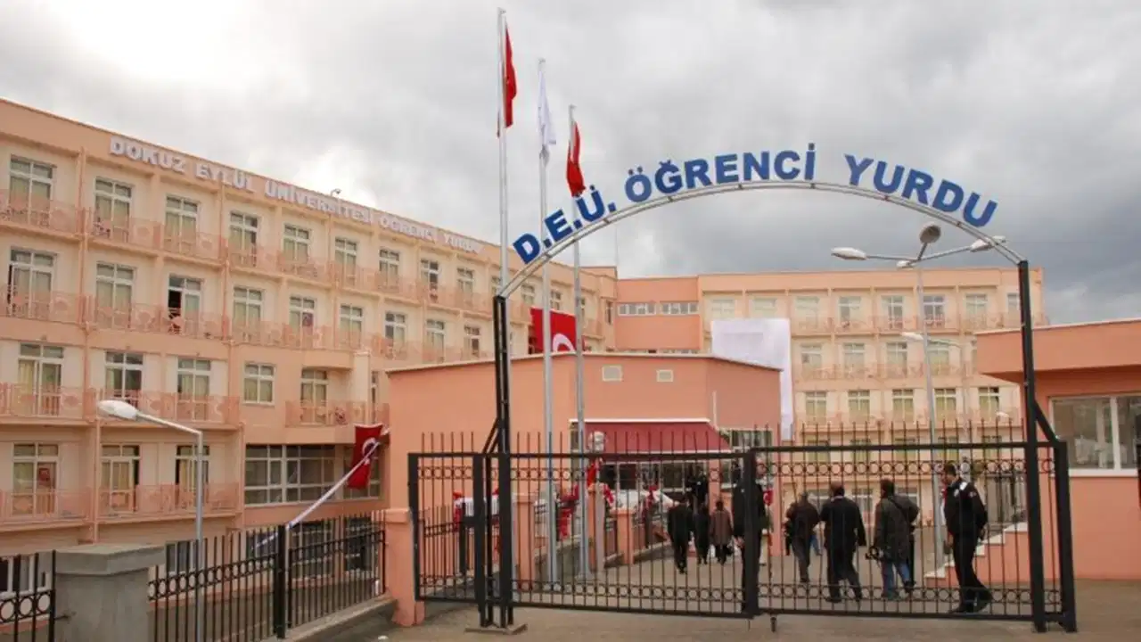 Dokuz Eylül Üniversitesi öğrenci yurdunu kapattı… Eğitim-Sen: Öğrencileri tarikatların eline terk etmek anlamına geliyor