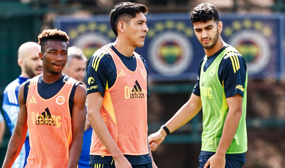 Fenerbahçe’nin Antrenmanında Yeni Transfer Edson Alvarez heyecanı Jose Mourinho’nun Yönetimindeki