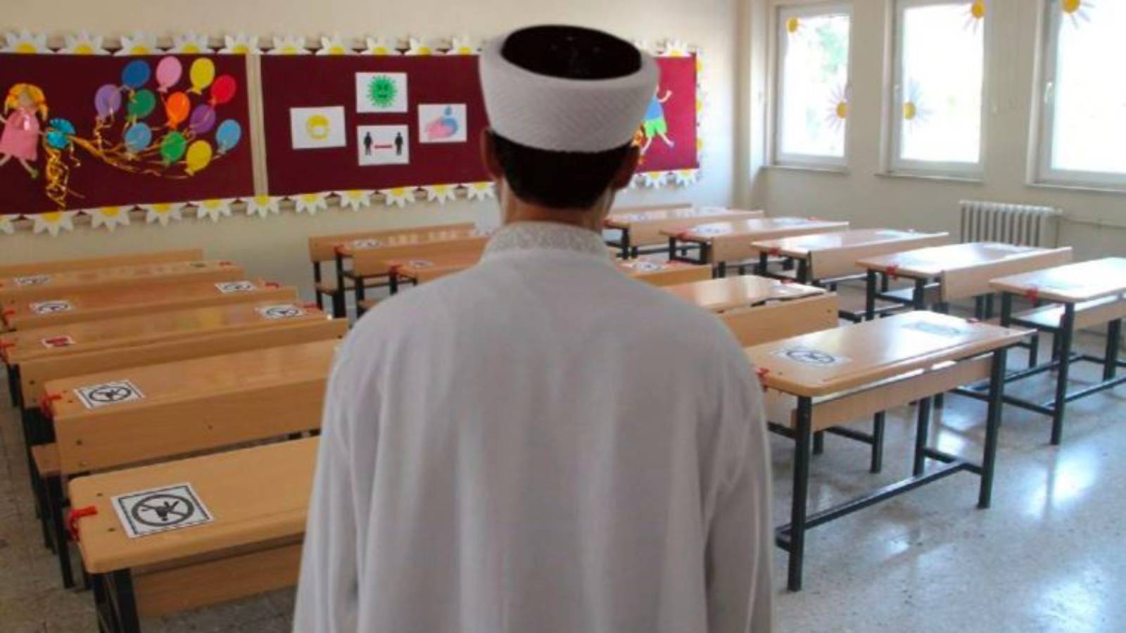 Egitimde Kriz MEB Asli Gorevini Tatil Sebebiyle Birakiyor