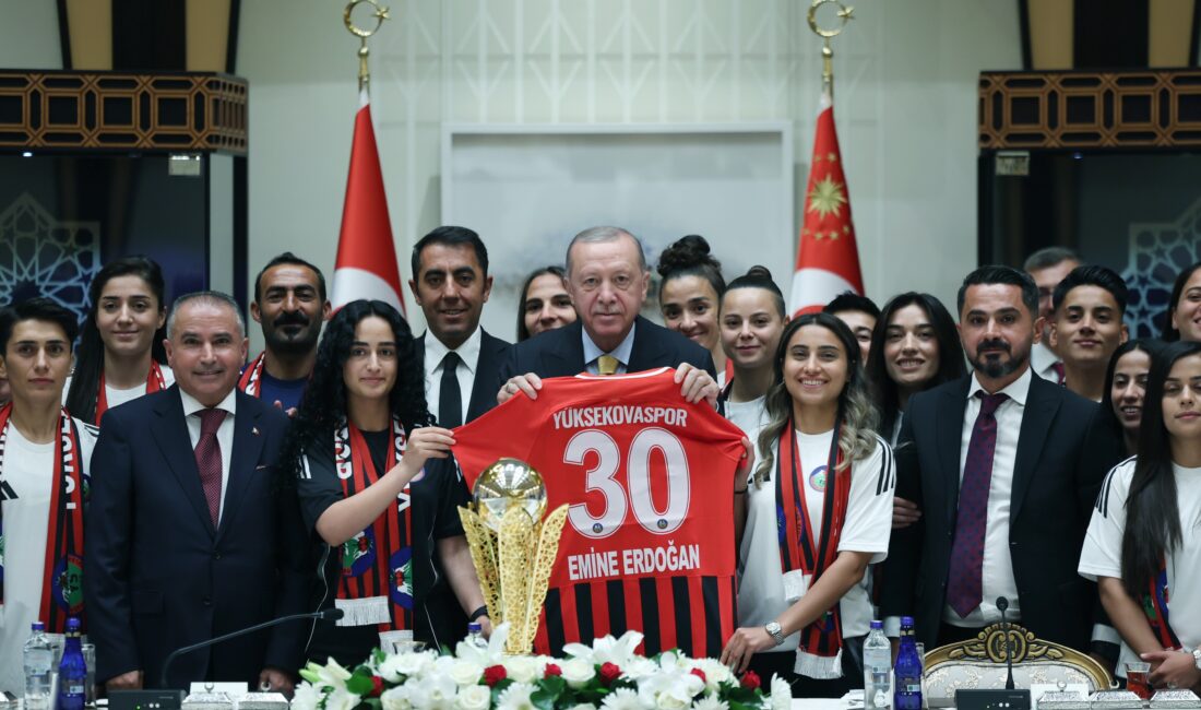 Cumhurbaşkanı Erdoğan, Yüksekovaspor Kadın Futbol Takımı’nı Kabul Etti Cumhurbaşkanlığı Kabul