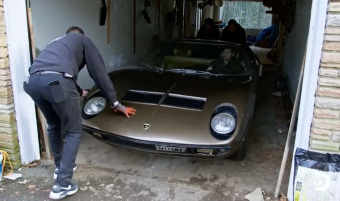 Nadir Lamborghini Miura, Oturma Odasında Göz Kamaştırıyor! Oturma Odasındaki İkon: