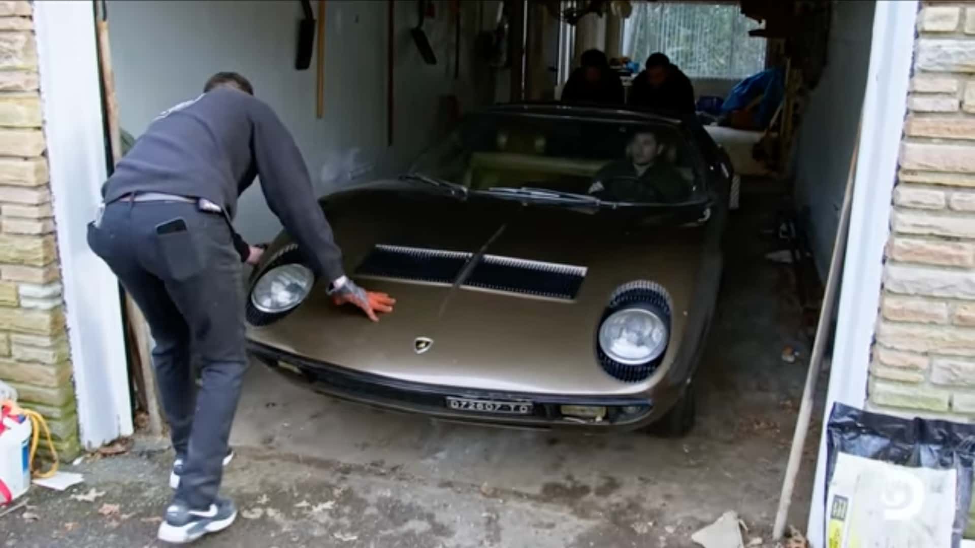 Nadir Lamborghini Miura, Oturma Odasında Göz Kamaştırıyor! Oturma Odasındaki İkon:
