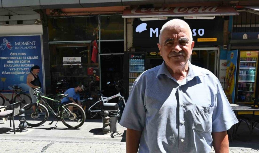 Emekli Öğretmen, Kanser Hastası Arkadaşının Dükkanını Yenileyerek Ona Destek Oluyor
