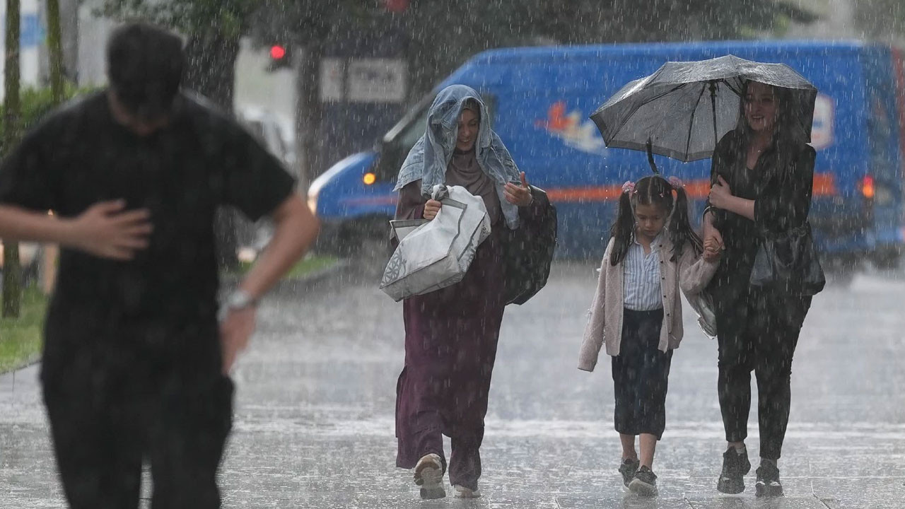 Flas Gelisme Meteorolojiden Hava Durumu Uyarisi Yarina Dikkat