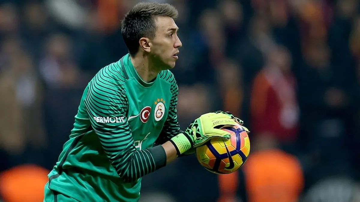 Galatasarayda Son Dakika Gelismesi Kaleci Icin Aciklama Geldi