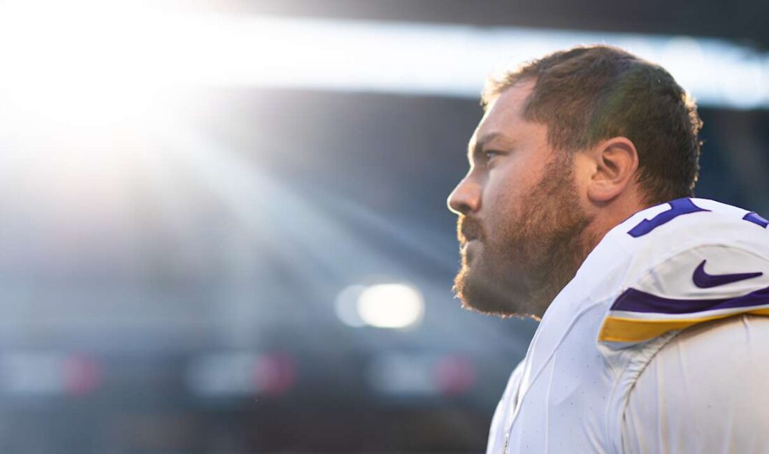 Harrison Phillips: Vikings’ın Savunma Kalesi ve Toplumsal Etkisi Kevin O’Connell’dan