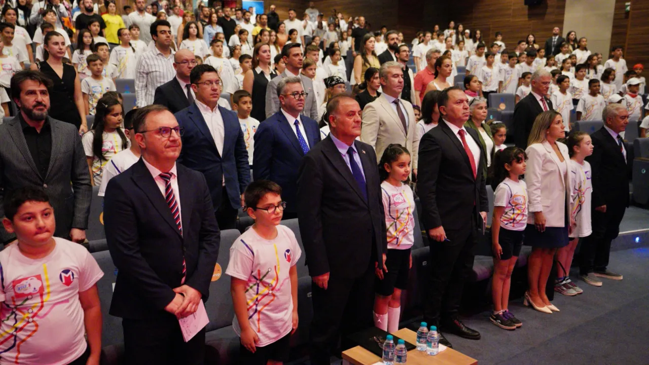 Istanbulda 403 Minik Ogrenci Burslu Universite Hayaline Ulasiyor.webp