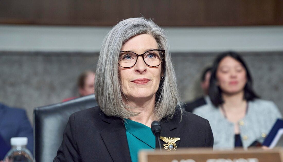Senatör Joni Ernst, 2026’da Yeniden Aday Olmayacağını Açıklayacak Joni Ernst’in