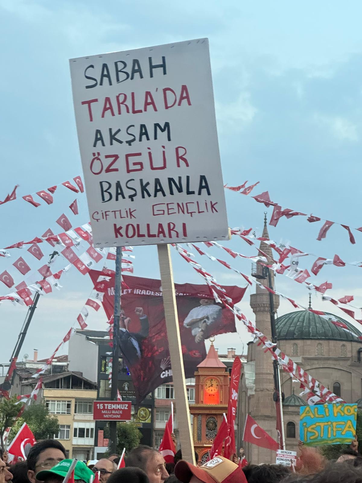 Pikachu ile Aksaraylılar
