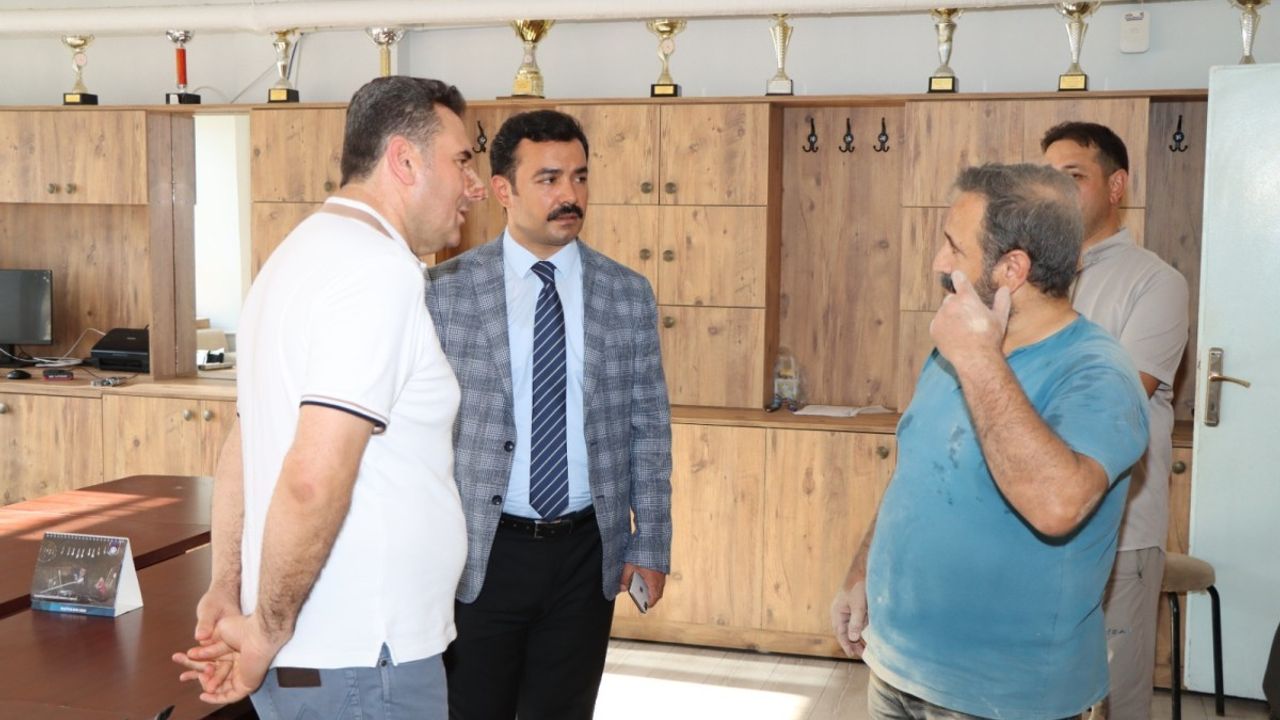 Kubilay Ortaokulunda El Birligiyle Okul Tadilati ve Yeni Ders Programi