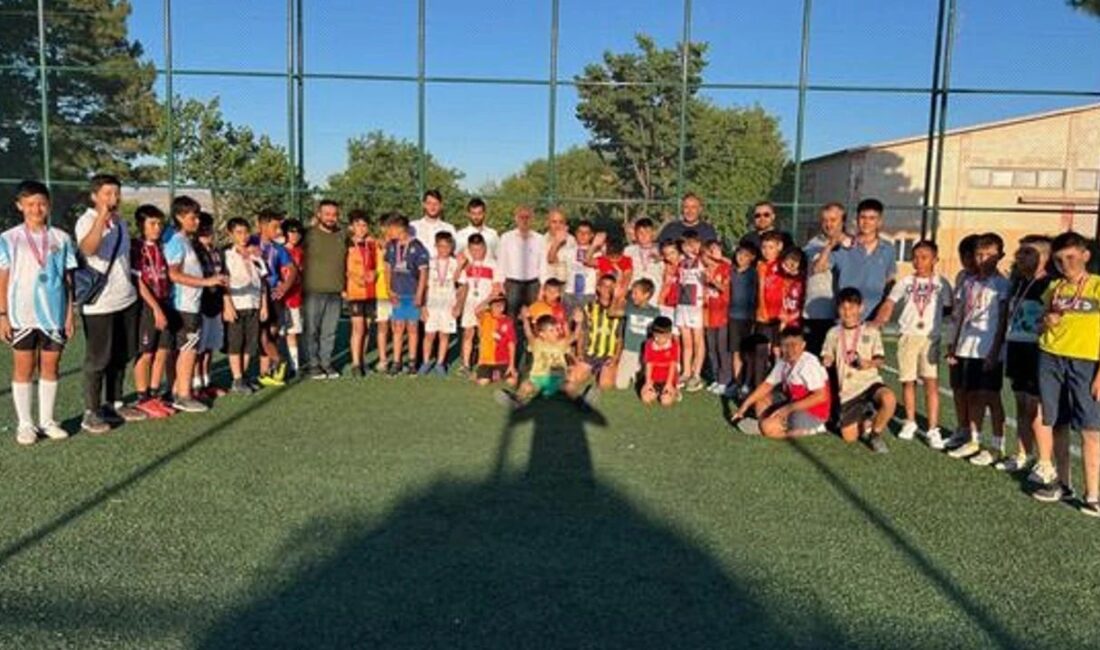 Kur’an Kursu Öğrencilerinin Futbol Turnuvasında Ter Dökme Anları Gençlik Koordinatörlüğü