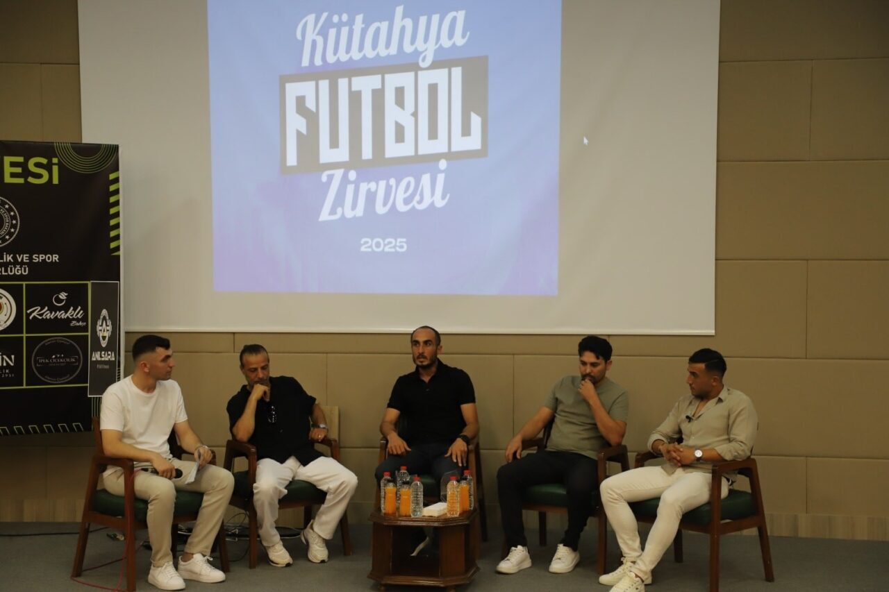 Kütahya Futbol Zirvesi, Dumlupınar Yurdu’nda düzenlenen etkinlikle adeta bir futbol