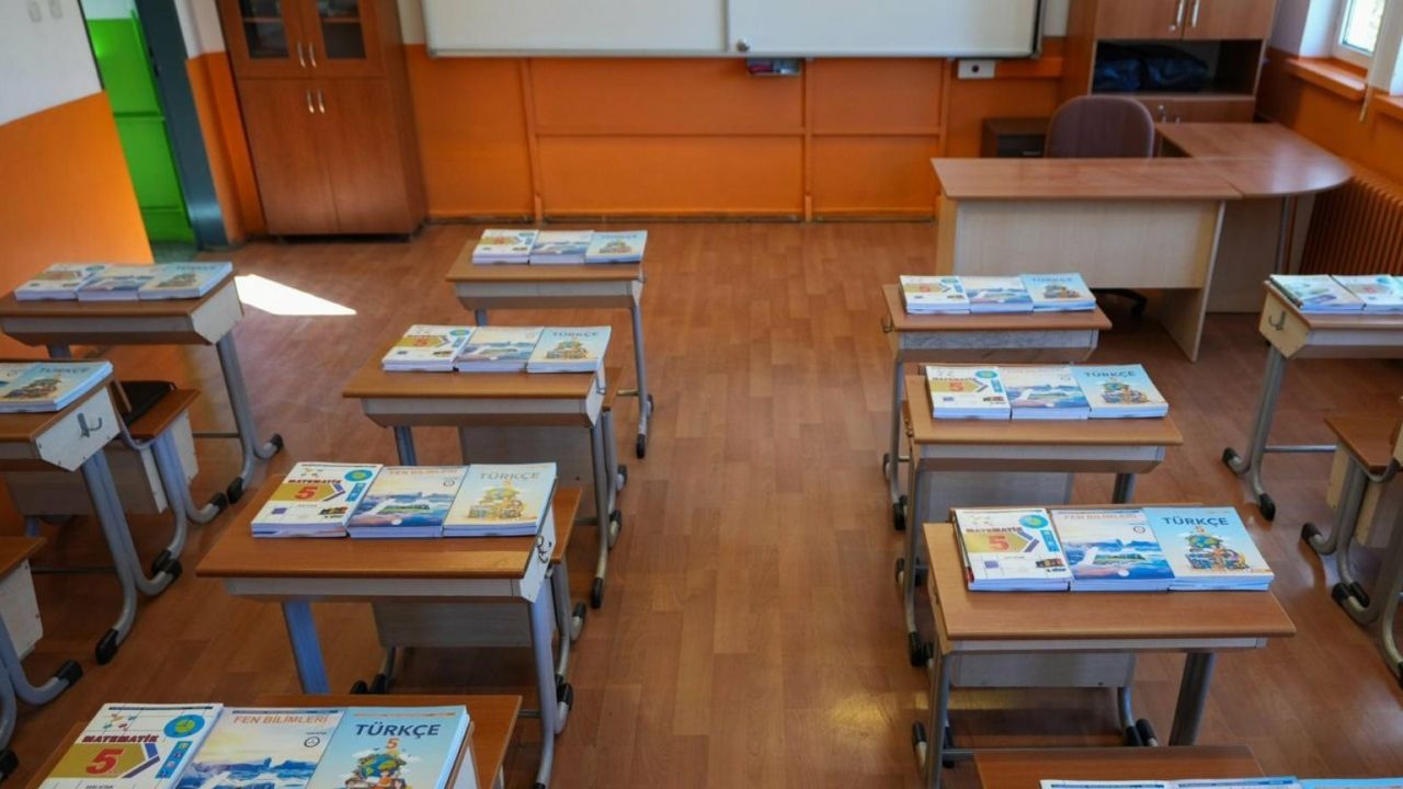 MEBden Mufredat Guncellemesi Ders Kitaplari Okullarda Dagitimda
