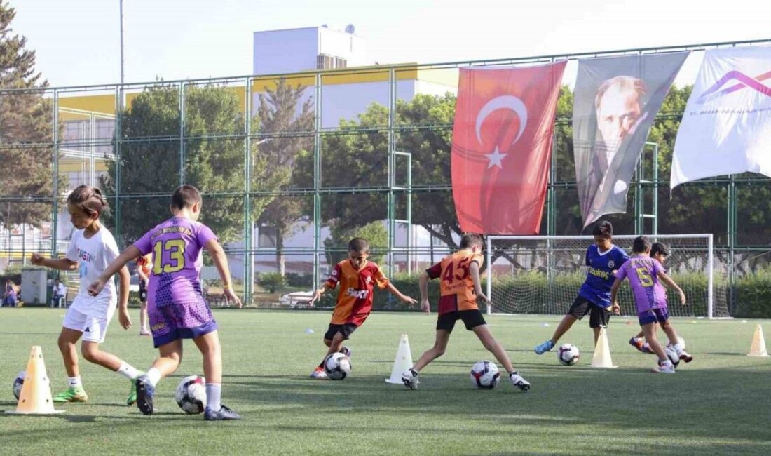 Mersin’de Ücretsiz Futbol Kursları, Genç Yetenekleri Yetiştiriyor Mersin Büyükşehir Belediyesi’nin