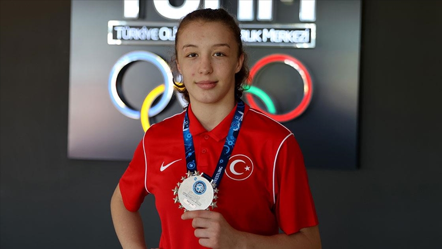 Türkiye’nin Genç Güreşçisi Eylem Engin, Dünya Şampiyonası’nda Çetin Bir Mücadele