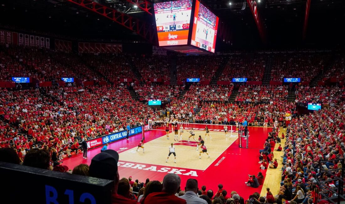 Nebraska Voleybol Takımı 2025 Sezonuna Merhaba Dedi Nebraska voleybol takımı,