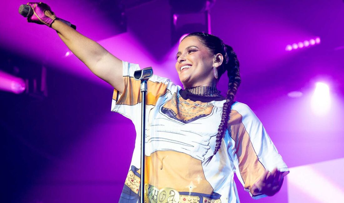 Nelly Furtado, Vücut Eleştirilerine Yanıt Verdi Manchester Pride Performansında Güçlü