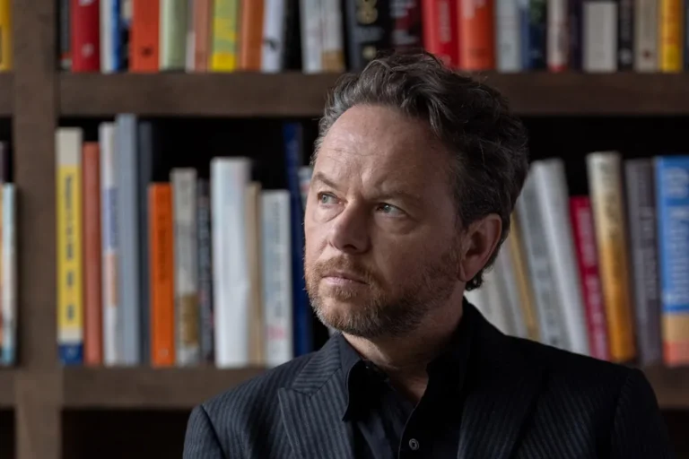 Noah Hawley’ın Alien: Earth Dizisindeki İlk Oyunculuk Deneyimi FX’in Merakla