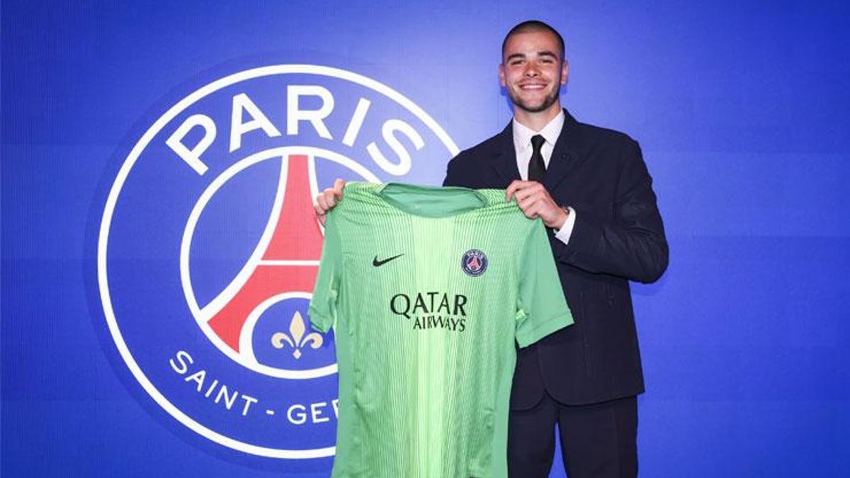 PSG Lucas Chevalier Ile Kadrosunu Guclendirerek Transfer Hamlesi Yapti