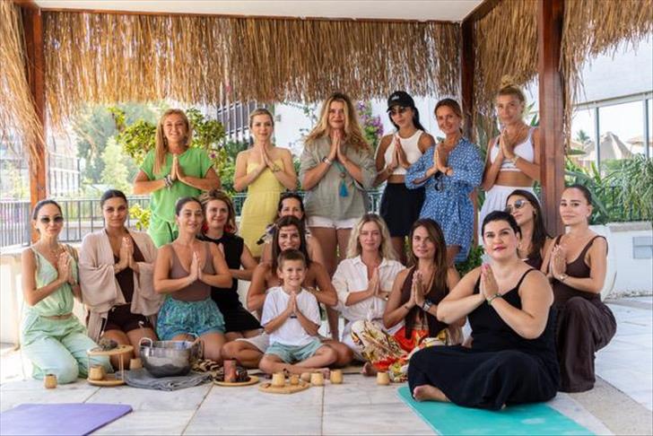 Ece Vahapoğlu, Bodrum’da Büyülü Bir ‘Cacao Ceremony’ Gerçekleştirdi Radisson Collection