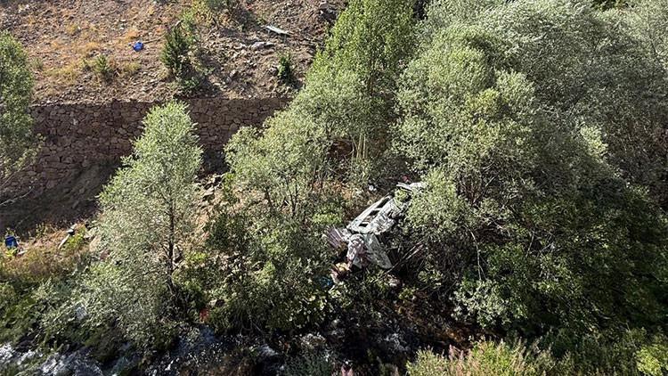 Sivas’ta Fındık İşçilerini Taşıyan Minibüs Uçuruma Yuvarlandı: 3 Ölü, 18