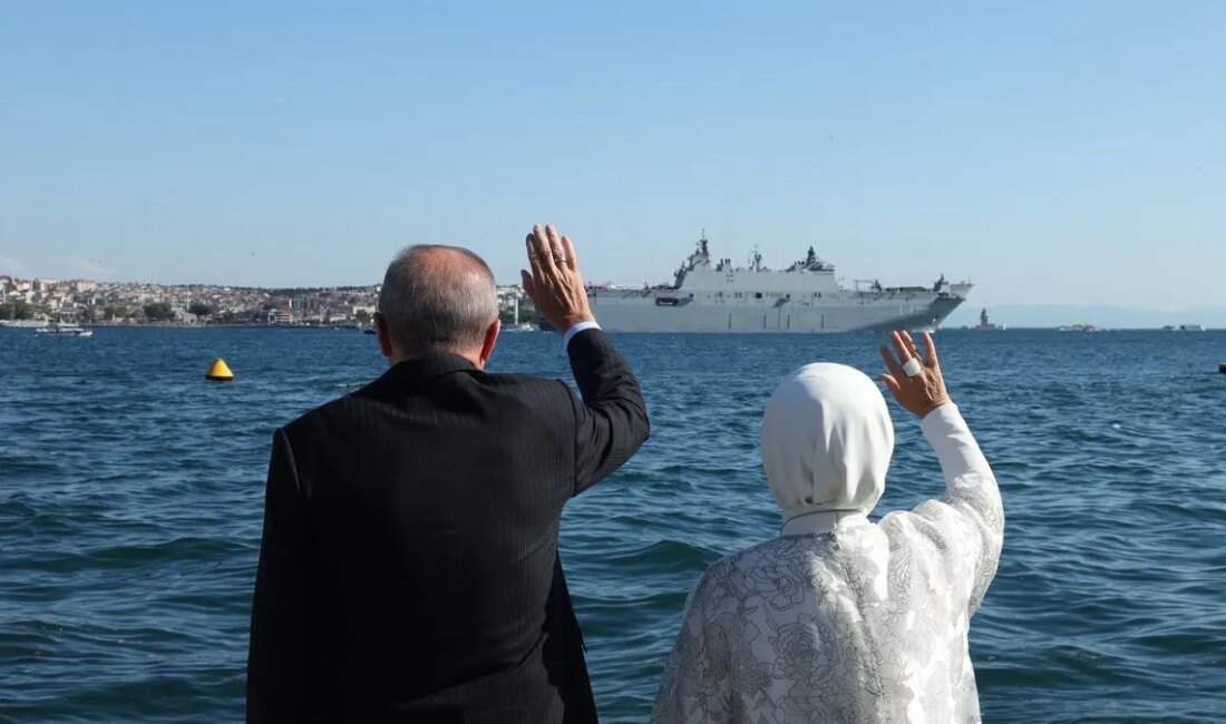 Gündem: TCG Anadolu ile İstanbul Boğazı’nda Zafer Haftası Coşkusu Flaş