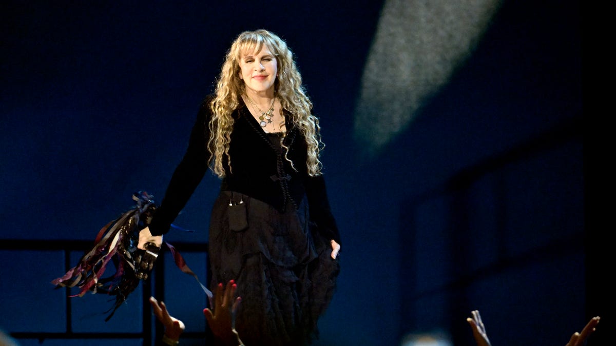 Stevie Nicks, Fleetwood Mac’ın Yeniden Bir Araya Gelmeyeceğini Açıkladı Stevie