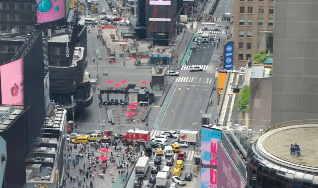 Times Square’da Şüpheli Paket Alarmı: Bölge Kapatıldı Şüpheli Cihazın Bulunması