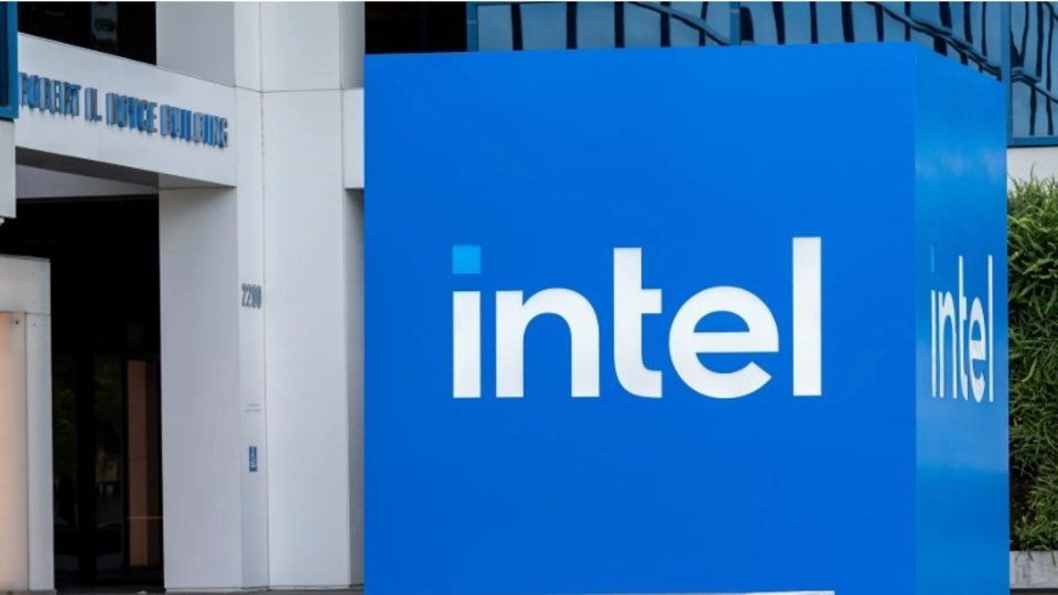 Faiz İndirimleri ve Intel Hisseleri: Trump’ın Açıklamaları Trump’ın Intel İle