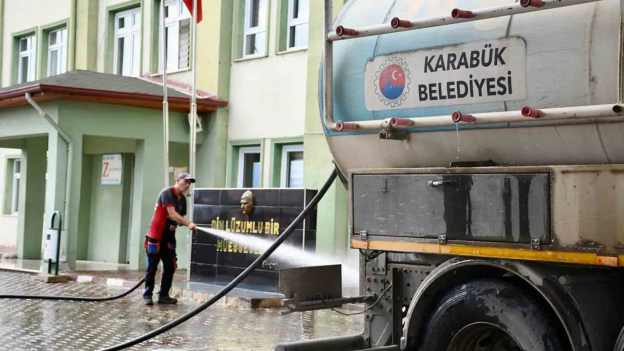 Yeni Egitim Yili Icin Hijyen Seferberligi MEBden LGS ve YKS