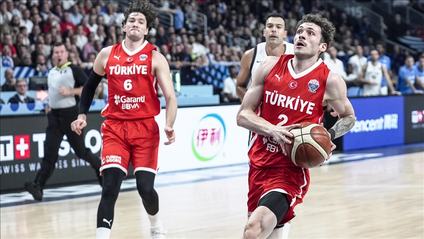 Türkiye, EuroBasket 2025 Yarı Finalinde Yunanistan’ı Geçerek Finale Yükseldi A